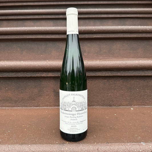 Hofgut Falkenstein, "Niedermenniger Herrenberg Riesling Kabinett Feinherb Onkel Peter" 2024